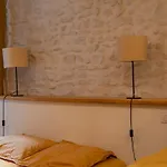 شقة L'elegance De La Pierre Au Pied De La Maison Carree - Nuit A