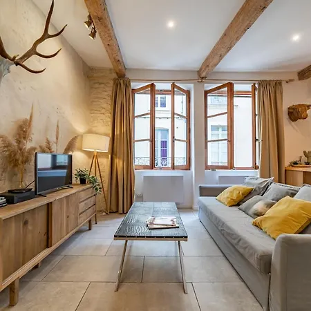 Apartment L'elegance De La Pierre Au Pied De La Maison Carree - Nuit A