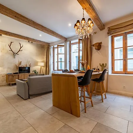 L'elegance De La Pierre Au Pied De La Maison Carree - Nuit A Apartment *