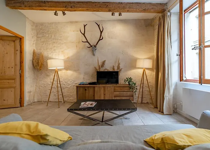 Διαμέρισμα L'elegance De La Pierre Au Pied De La Maison Carree - Nuit A *